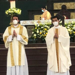Ordinazione diaconale e sacerdotale nella cattedrale di San Salvador