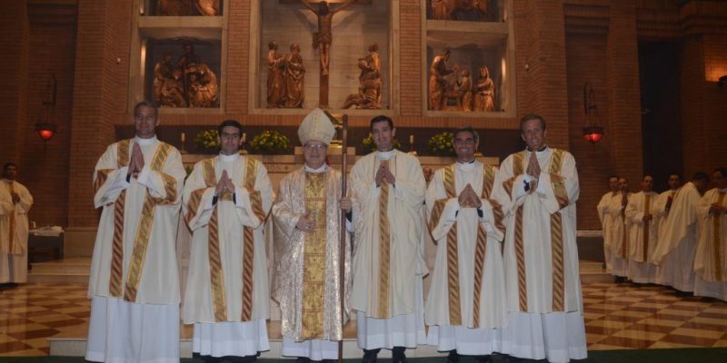 Mons. Fernando Ramos, obispo auxiliar de Santiago, ordenó diáconos a 4 legionarios de Cristo